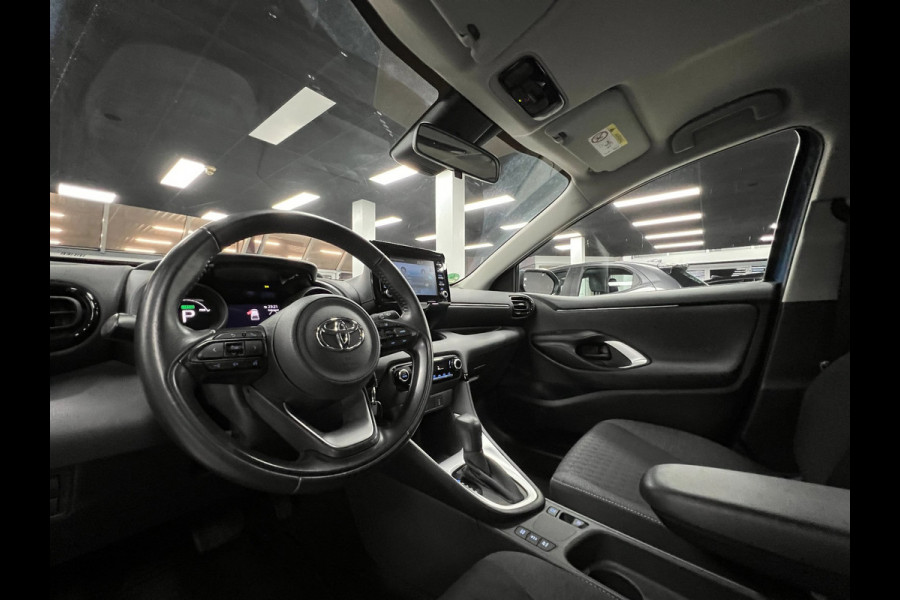Toyota Yaris 1.5 Hybrid Dynamic| Parkeersen | Cam | Cruise |