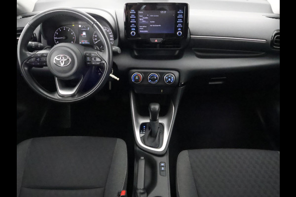 Toyota Yaris 1.5 VVT-I First Edition Bi-Tone Automaat | Apple Carplay & AndroidAUTO | Camera | Lichtmetalen velgen |