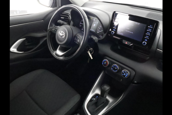 Toyota Yaris 1.5 VVT-I First Edition Bi-Tone Automaat | Apple Carplay & AndroidAUTO | Camera | Lichtmetalen velgen |