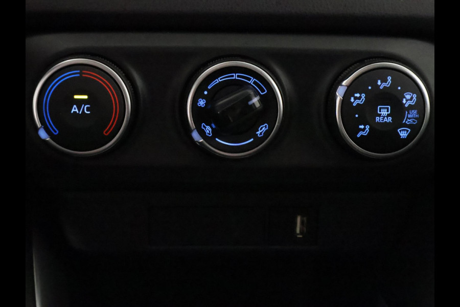 Toyota Yaris 1.5 VVT-I First Edition Bi-Tone Automaat | Apple Carplay & AndroidAUTO | Camera | Lichtmetalen velgen |