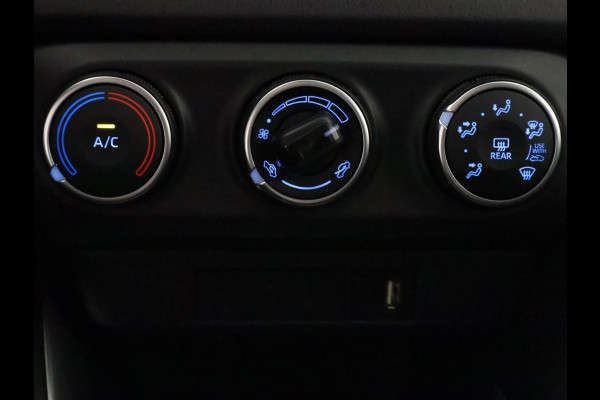 Toyota Yaris 1.5 VVT-I First Edition Bi-Tone Automaat | Apple Carplay & AndroidAUTO | Camera | Lichtmetalen velgen |