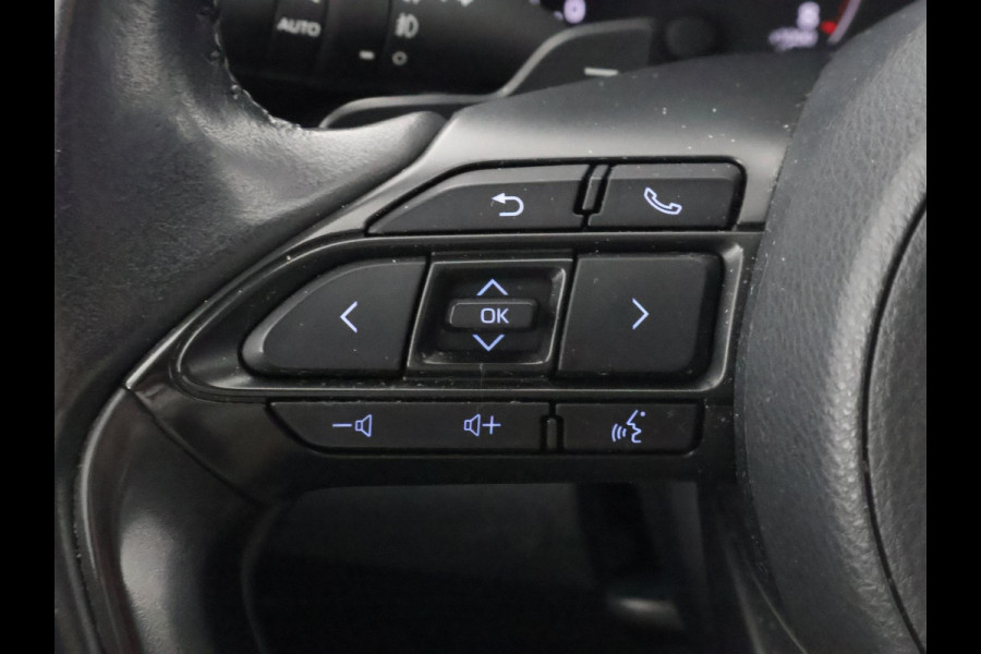 Toyota Yaris 1.5 VVT-I First Edition Bi-Tone Automaat | Apple Carplay & AndroidAUTO | Camera | Lichtmetalen velgen |