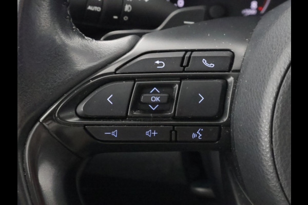 Toyota Yaris 1.5 VVT-I First Edition Bi-Tone Automaat | Apple Carplay & AndroidAUTO | Camera | Lichtmetalen velgen |