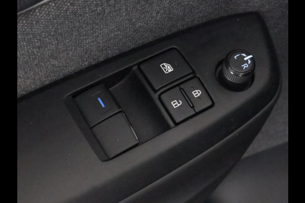Toyota Yaris 1.5 VVT-I First Edition Bi-Tone Automaat | Apple Carplay & AndroidAUTO | Camera | Lichtmetalen velgen |