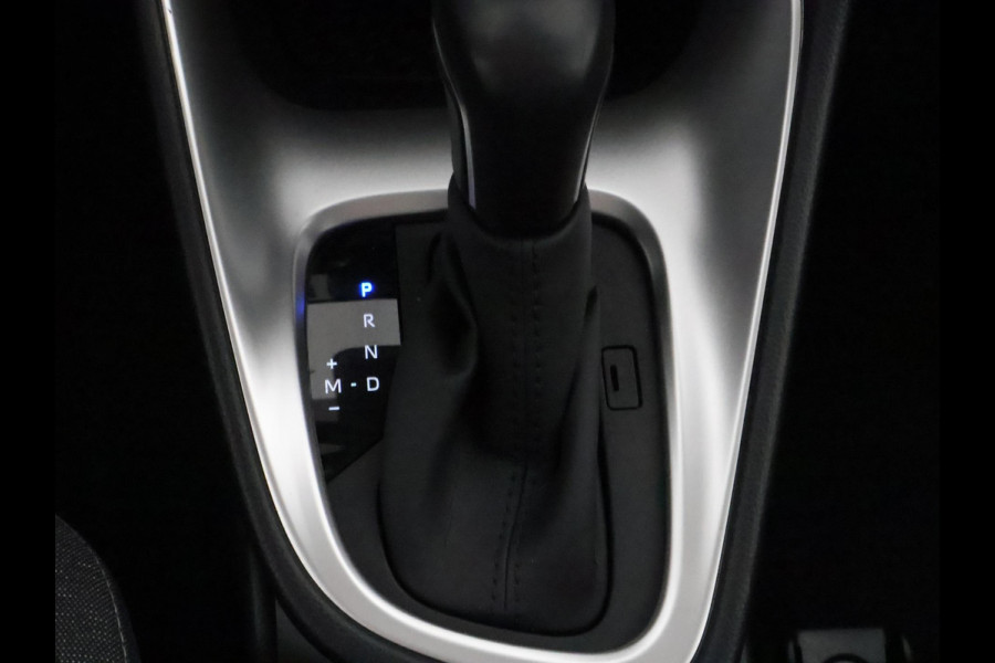 Toyota Yaris 1.5 VVT-I First Edition Bi-Tone Automaat | Apple Carplay & AndroidAUTO | Camera | Lichtmetalen velgen |