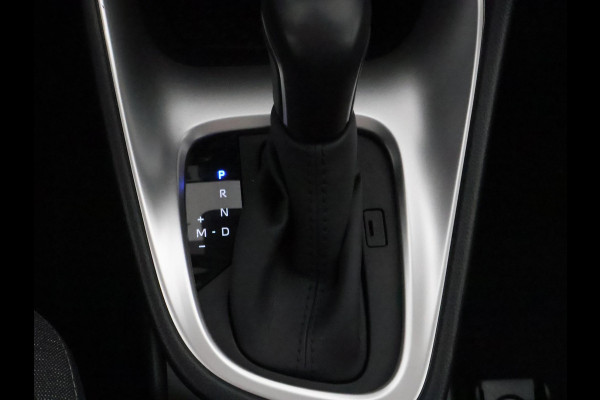 Toyota Yaris 1.5 VVT-I First Edition Bi-Tone Automaat | Apple Carplay & AndroidAUTO | Camera | Lichtmetalen velgen |