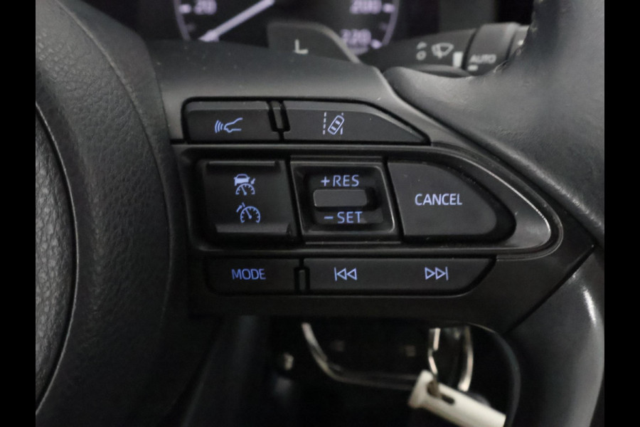 Toyota Yaris 1.5 VVT-I First Edition Bi-Tone Automaat | Apple Carplay & AndroidAUTO | Camera | Lichtmetalen velgen |