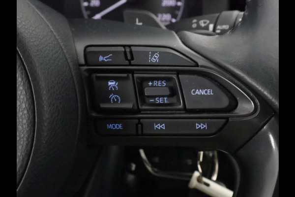 Toyota Yaris 1.5 VVT-I First Edition Bi-Tone Automaat | Apple Carplay & AndroidAUTO | Camera | Lichtmetalen velgen |