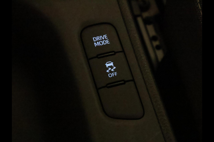 Toyota Yaris 1.5 VVT-I First Edition Bi-Tone Automaat | Apple Carplay & AndroidAUTO | Camera | Lichtmetalen velgen |