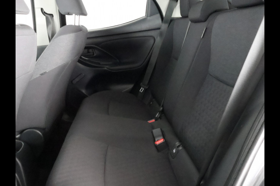 Toyota Yaris 1.5 VVT-I First Edition Bi-Tone Automaat | Apple Carplay & AndroidAUTO | Camera | Lichtmetalen velgen |