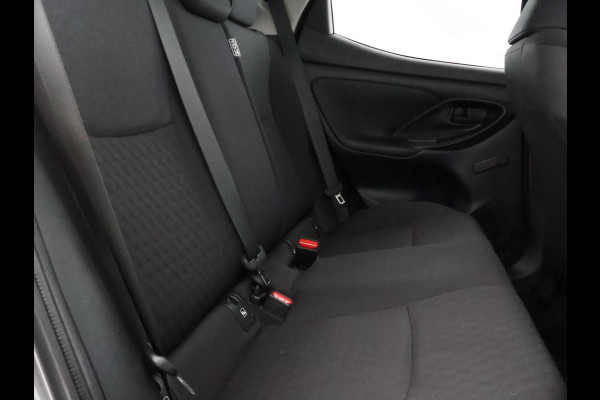 Toyota Yaris 1.5 VVT-I First Edition Bi-Tone Automaat | Apple Carplay & AndroidAUTO | Camera | Lichtmetalen velgen |