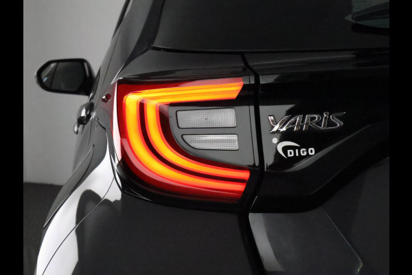 Toyota Yaris 1.5 VVT-I First Edition Bi-Tone Automaat | Apple Carplay & AndroidAUTO | Camera | Lichtmetalen velgen |