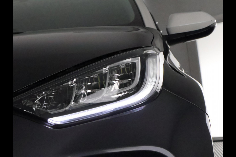 Toyota Yaris 1.5 VVT-I First Edition Bi-Tone Automaat | Apple Carplay & AndroidAUTO | Camera | Lichtmetalen velgen |