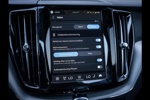 Volvo XC60 2.0 T8 Plug-in hybrid AWD Plus Black Edition - Long Range l Pano l 360cam l Memory