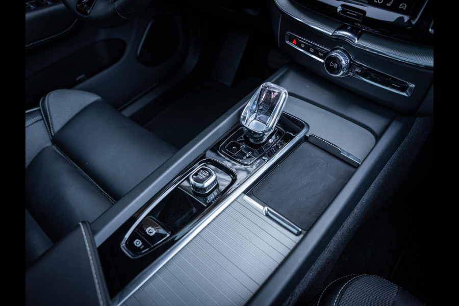 Volvo XC60 2.0 T8 Plug-in hybrid AWD Plus Black Edition - Long Range l Pano l 360cam l Memory