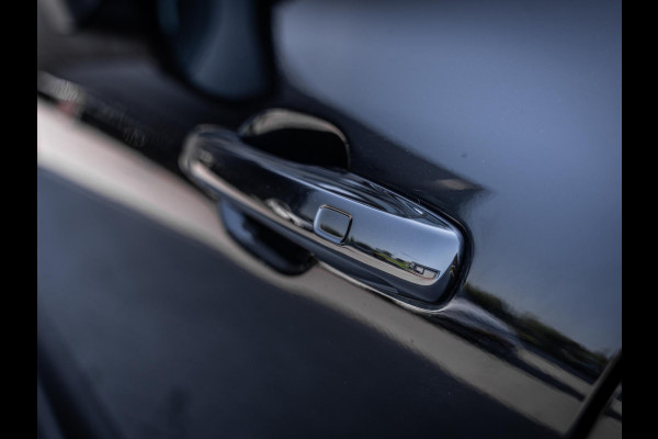 Volvo XC60 2.0 T8 Plug-in hybrid AWD Plus Black Edition - Long Range l Pano l 360cam l Memory