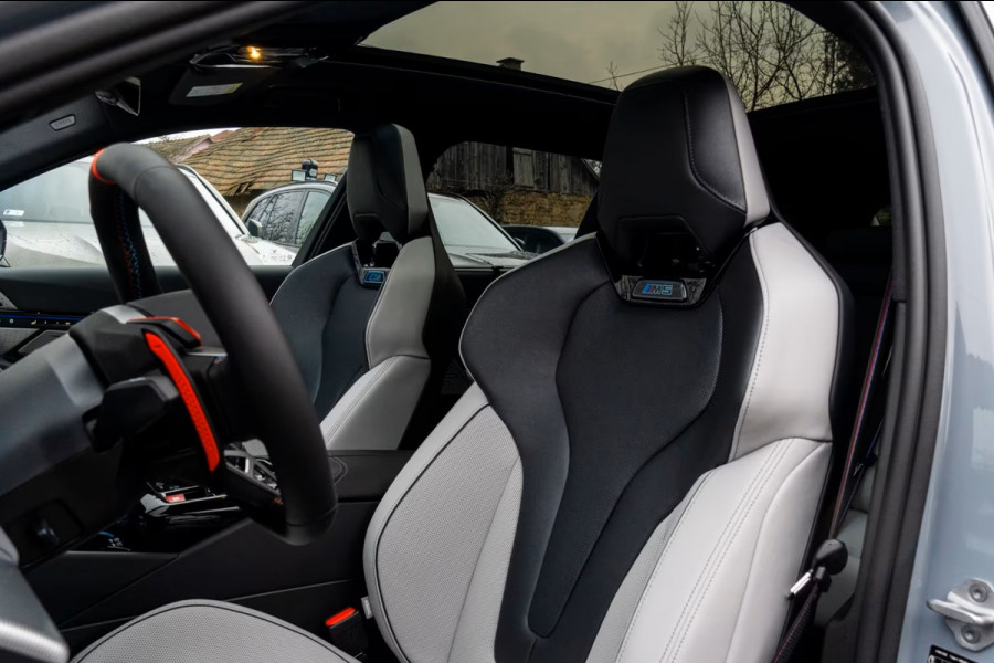 BMW M5 Touring ** DRIV. ASS+, M-REM, PANO, TREKH, ICONIC GLOW, MERINO LEDER, 21 INCH LMV ** 1e EIG - UNFALLFREI - Ex BMW AG ** ** INFORMEER OOK NAAR ONZE AANTREKKELIJKE FINANCIAL-LEASE TARIEVEN **
