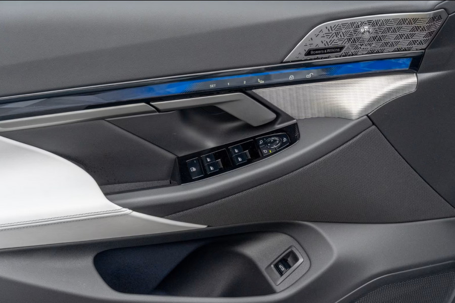 BMW M5 Touring ** DRIV. ASS+, M-REM, PANO, TREKH, ICONIC GLOW, MERINO LEDER, 21 INCH LMV ** 1e EIG - UNFALLFREI - Ex BMW AG ** ** INFORMEER OOK NAAR ONZE AANTREKKELIJKE FINANCIAL-LEASE TARIEVEN **