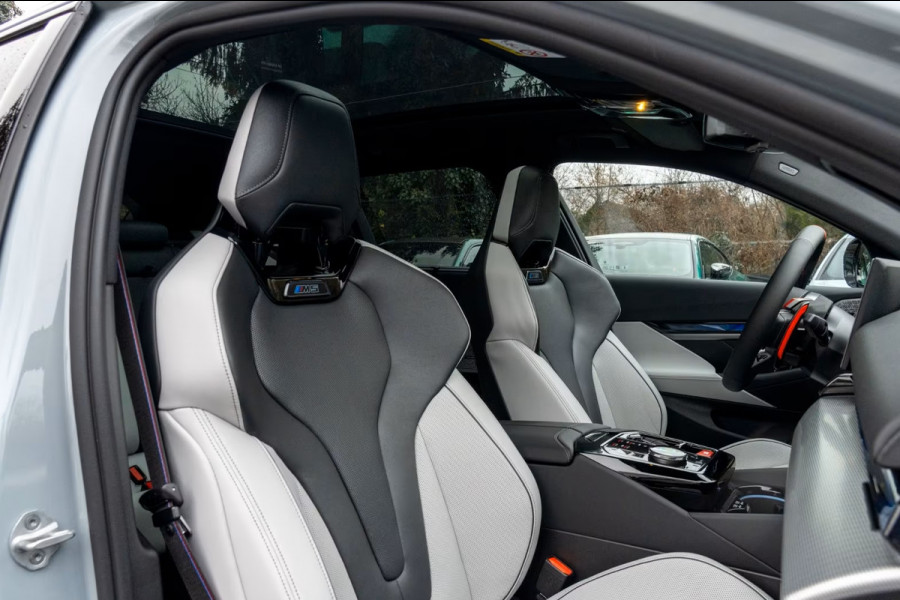 BMW M5 Touring ** DRIV. ASS+, M-REM, PANO, TREKH, ICONIC GLOW, MERINO LEDER, 21 INCH LMV ** 1e EIG - UNFALLFREI - Ex BMW AG ** ** INFORMEER OOK NAAR ONZE AANTREKKELIJKE FINANCIAL-LEASE TARIEVEN **
