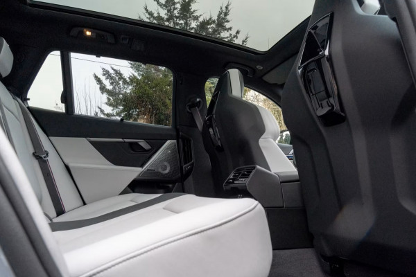 BMW M5 Touring ** DRIV. ASS+, M-REM, PANO, TREKH, ICONIC GLOW, MERINO LEDER, 21 INCH LMV ** 1e EIG - UNFALLFREI - Ex BMW AG ** ** INFORMEER OOK NAAR ONZE AANTREKKELIJKE FINANCIAL-LEASE TARIEVEN **