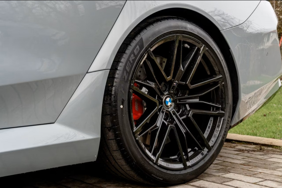 BMW M5 Touring ** DRIV. ASS+, M-REM, PANO, TREKH, ICONIC GLOW, MERINO LEDER, 21 INCH LMV ** 1e EIG - UNFALLFREI - Ex BMW AG ** ** INFORMEER OOK NAAR ONZE AANTREKKELIJKE FINANCIAL-LEASE TARIEVEN **