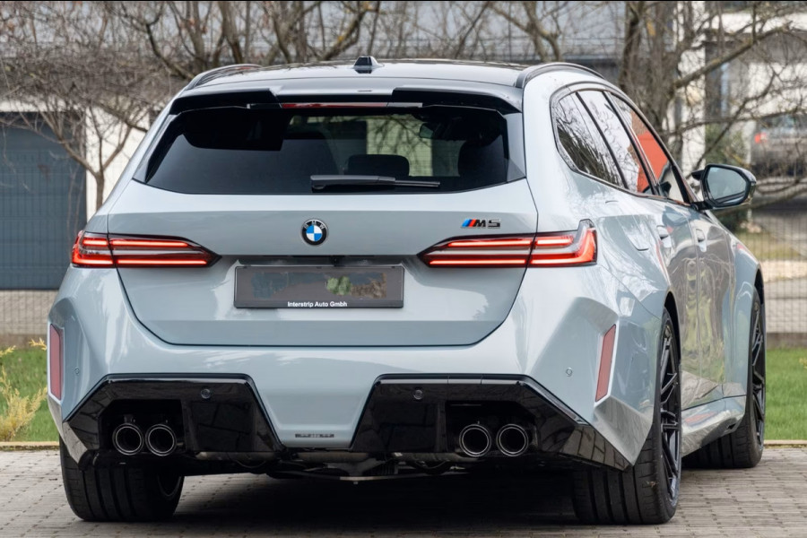 BMW M5 Touring ** DRIV. ASS+, M-REM, PANO, TREKH, ICONIC GLOW, MERINO LEDER, 21 INCH LMV ** 1e EIG - UNFALLFREI - Ex BMW AG ** ** INFORMEER OOK NAAR ONZE AANTREKKELIJKE FINANCIAL-LEASE TARIEVEN **