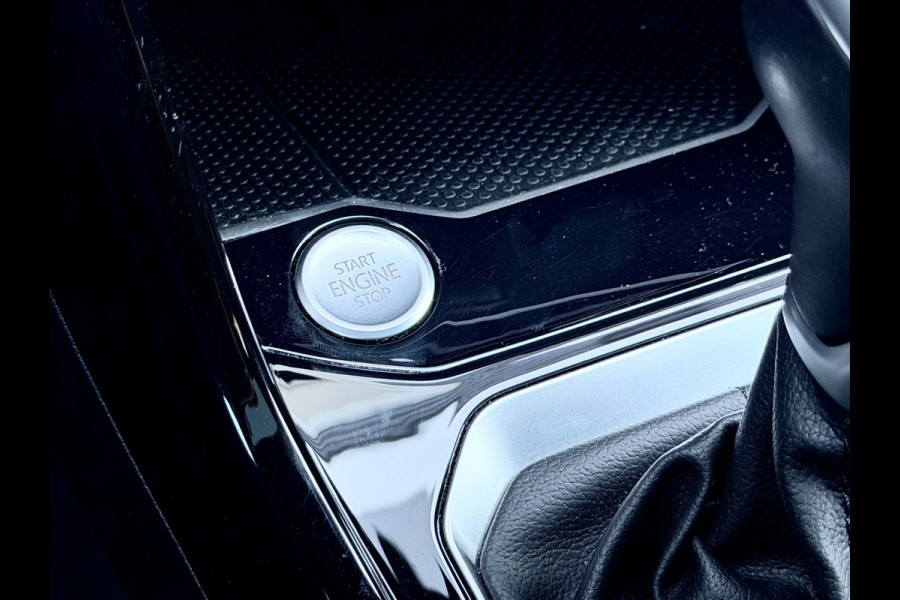 Volkswagen T-Roc 1.5 TSI 3x R-Line Pano/Keyless/Camera