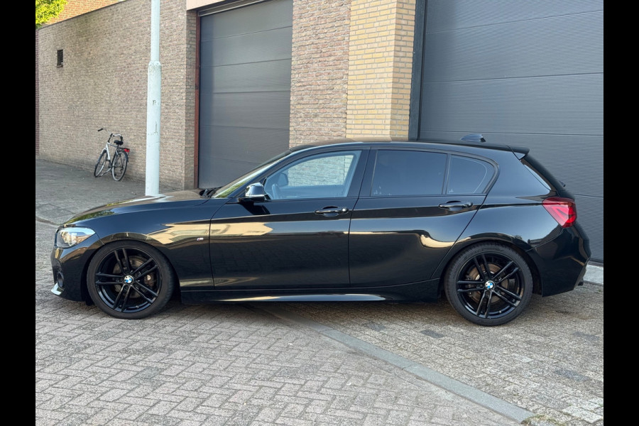 BMW 1-serie 120i F20 5Drs Aut Shadowline Executive M-sport
