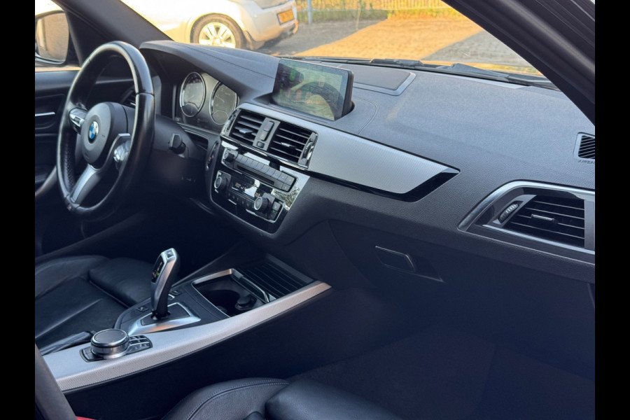 BMW 1-serie 120i F20 5Drs Aut Shadowline Executive M-sport