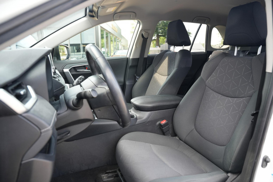 Toyota RAV4 2.5 Hybrid AWD Business Intro