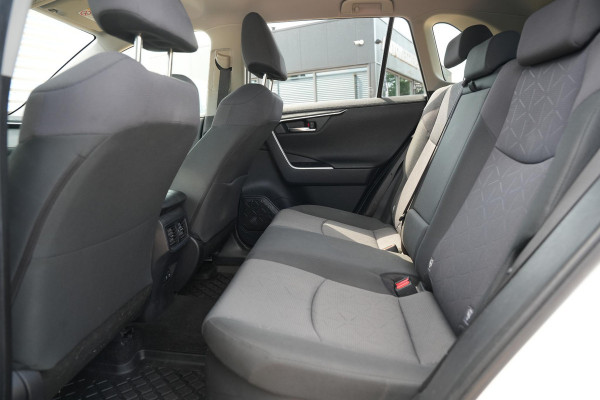 Toyota RAV4 2.5 Hybrid AWD Business Intro