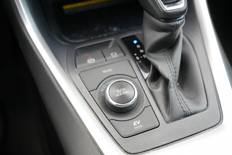 Toyota RAV4 2.5 Hybrid AWD Business Intro