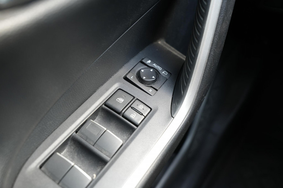 Toyota RAV4 2.5 Hybrid AWD Business Intro