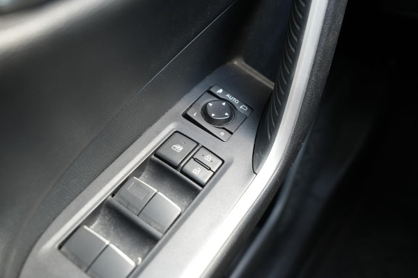 Toyota RAV4 2.5 Hybrid AWD Business Intro