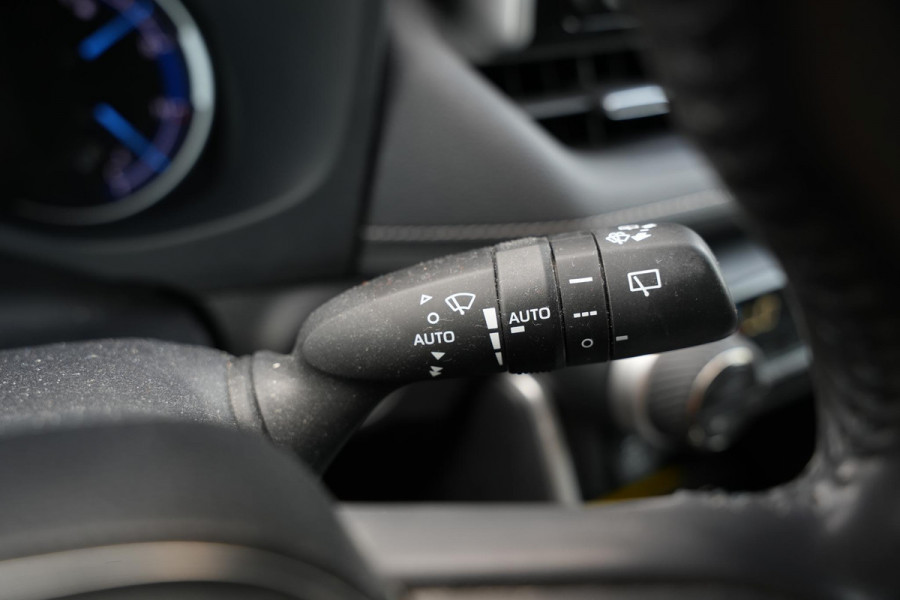 Toyota RAV4 2.5 Hybrid AWD Business Intro