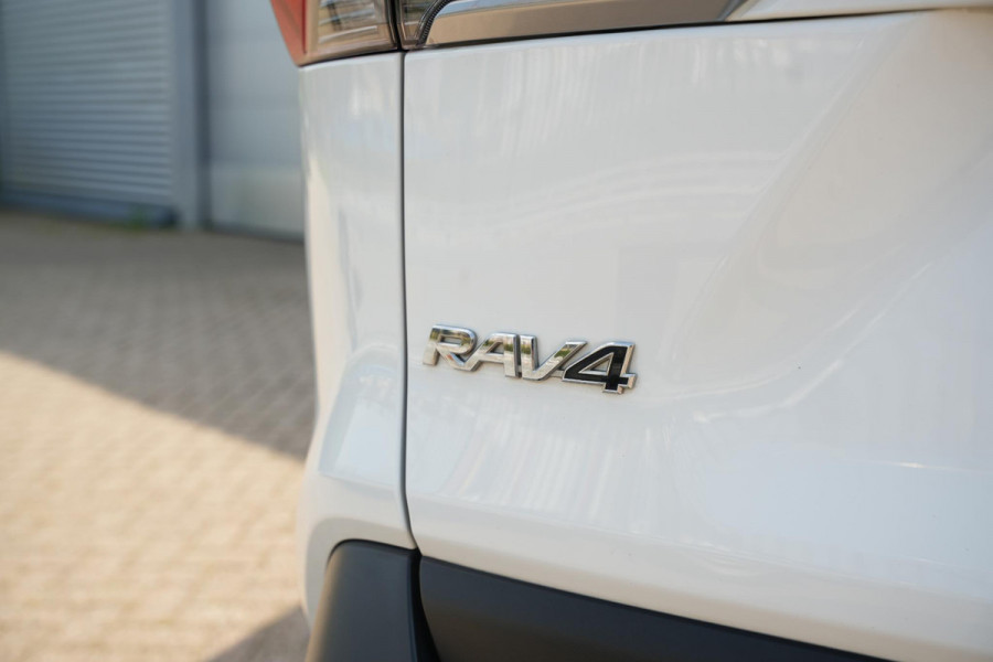 Toyota RAV4 2.5 Hybrid AWD Business Intro