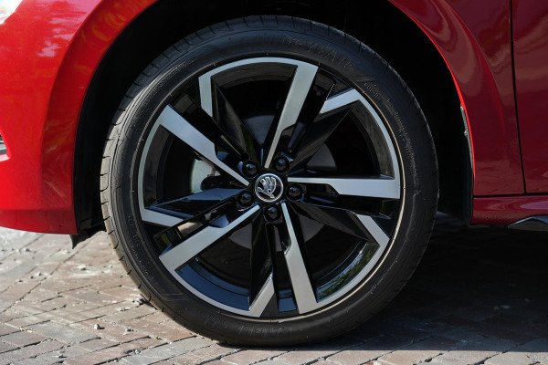 Škoda Kamiq 1.0 TSI Monte Carlo Pano