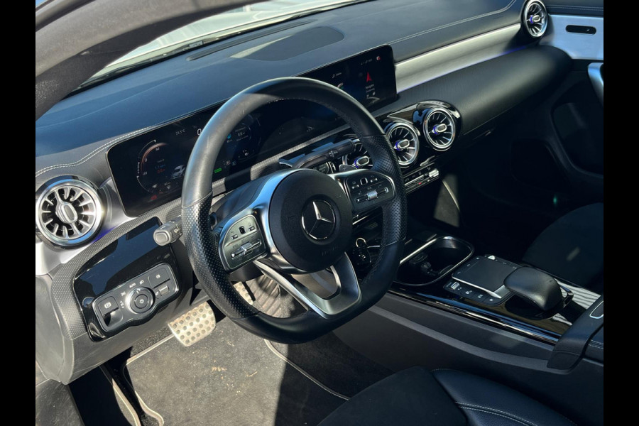 Mercedes-Benz CLA-Klasse 250 e Premium Plus amg night sfeer vol vol
