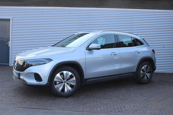 Mercedes-Benz EQA 300 4MATIC Luxury Line LIMITED 67 kWh auto is nieuw lage km