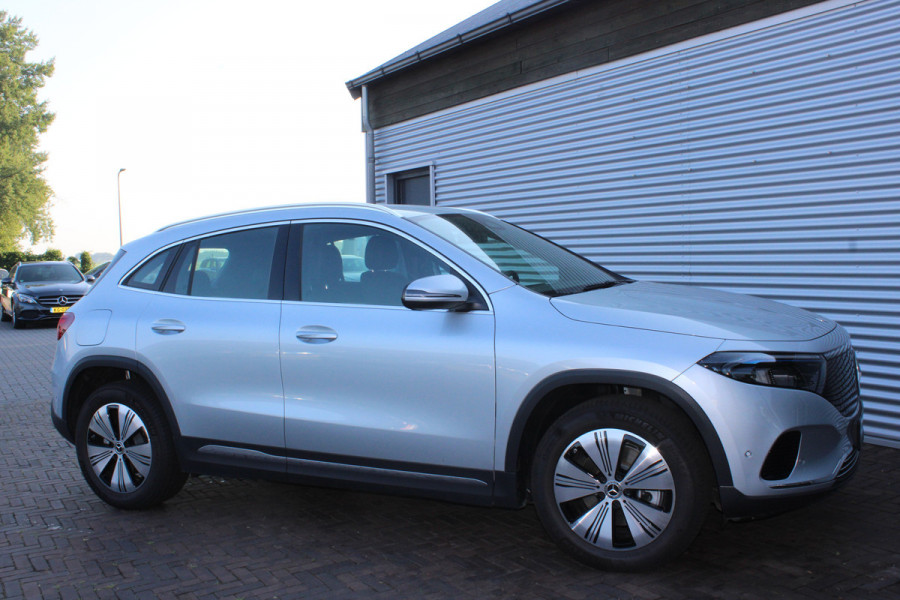 Mercedes-Benz EQA 300 4MATIC Luxury Line LIMITED 67 kWh auto is nieuw lage km