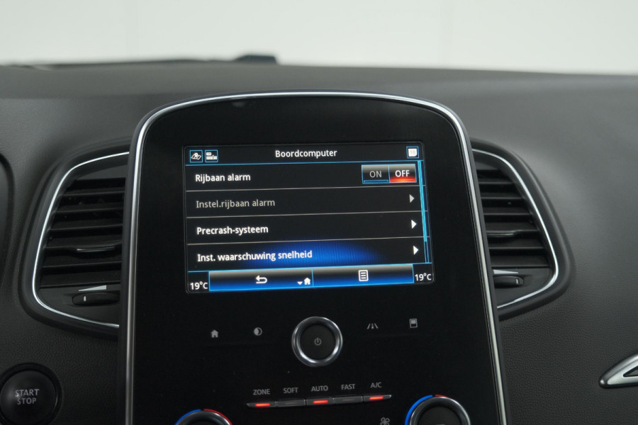 Renault Scénic TCe 140 EDC Limited | Trekhaak | Camera | Apple Carplay | Keyless Entry