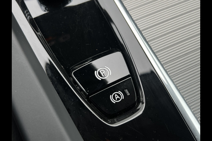 Volvo XC60 B4 Plus Dark | Trekhaak | Navi | Camera | Memory