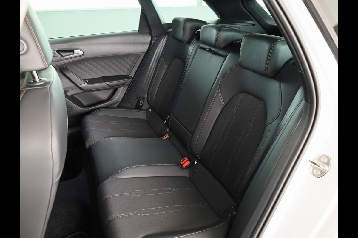 CUPRA Leon Sportstourer 1.5 TSI e-Hybrid Business 204PK | Panoramadak | Sennheiser | 19 Inch | Achteruitrijcamera |