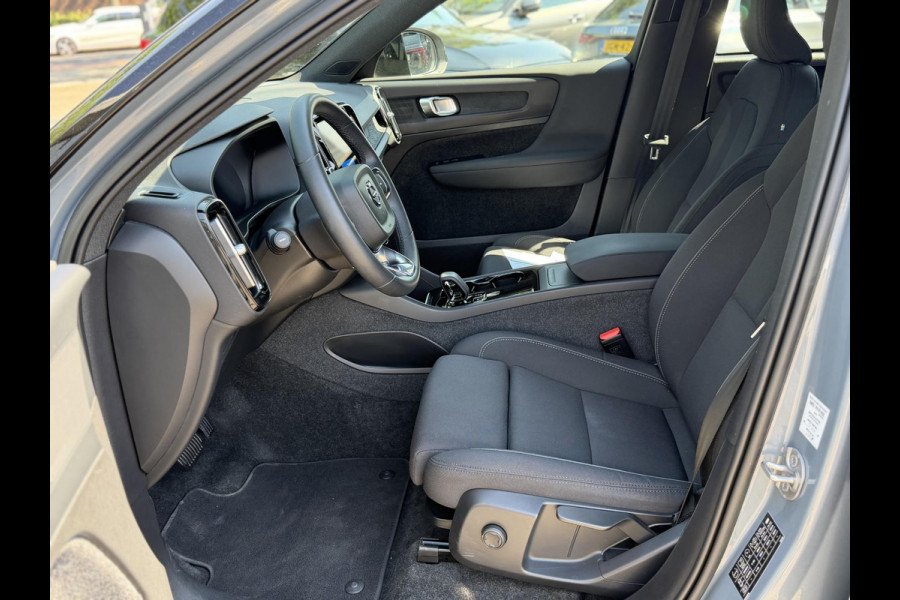 Volvo XC40 Recharge Core 70 kWh VAN: 32.900,- VOOR: 30.877,- UW WKVOORDEEL: 2.023,- | SOH 96% | VOLVO DEALER ONDERHOUDEN| ACHTERUITRIJCAMERA| WARMTEPOMP| STOEL + STUURVERWARMING