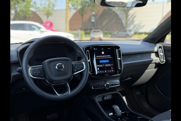 Volvo XC40 Recharge Core 70 kWh VAN: 32.900,- VOOR: 30.877,- UW WKVOORDEEL: 2.023,- | SOH 96% | VOLVO DEALER ONDERHOUDEN| ACHTERUITRIJCAMERA| WARMTEPOMP| STOEL + STUURVERWARMING