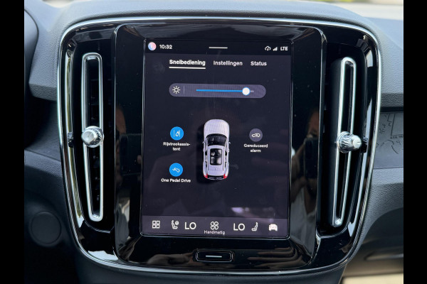 Volvo XC40 Recharge Core 70 kWh VAN: 32.900,- VOOR: 30.877,- UW WKVOORDEEL: 2.023,- | SOH 96% | VOLVO DEALER ONDERHOUDEN| ACHTERUITRIJCAMERA| WARMTEPOMP| STOEL + STUURVERWARMING