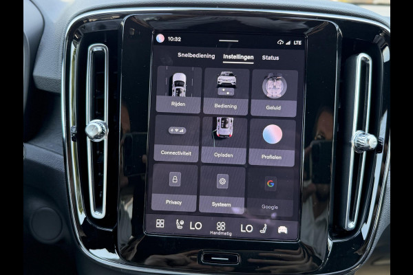 Volvo XC40 Recharge Core 70 kWh VAN: 32.900,- VOOR: 30.877,- UW WKVOORDEEL: 2.023,- | SOH 96% | VOLVO DEALER ONDERHOUDEN| ACHTERUITRIJCAMERA| WARMTEPOMP| STOEL + STUURVERWARMING