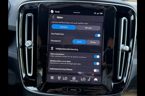 Volvo XC40 Recharge Core 70 kWh VAN: 32.900,- VOOR: 30.877,- UW WKVOORDEEL: 2.023,- | SOH 96% | VOLVO DEALER ONDERHOUDEN| ACHTERUITRIJCAMERA| WARMTEPOMP| STOEL + STUURVERWARMING