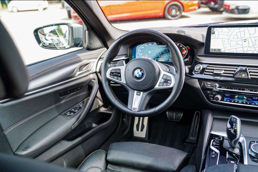 BMW 5 Serie M550i xDrive Business Edition Plus | Head up Display | Stoelverkoeling | Massage | Harman\/Kardon | 360 Camera