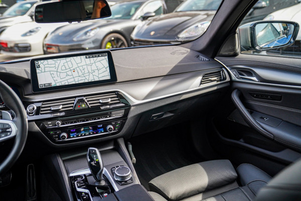 BMW 5 Serie M550i xDrive Business Edition Plus | Head up Display | Stoelverkoeling | Massage | Harman\/Kardon | 360 Camera